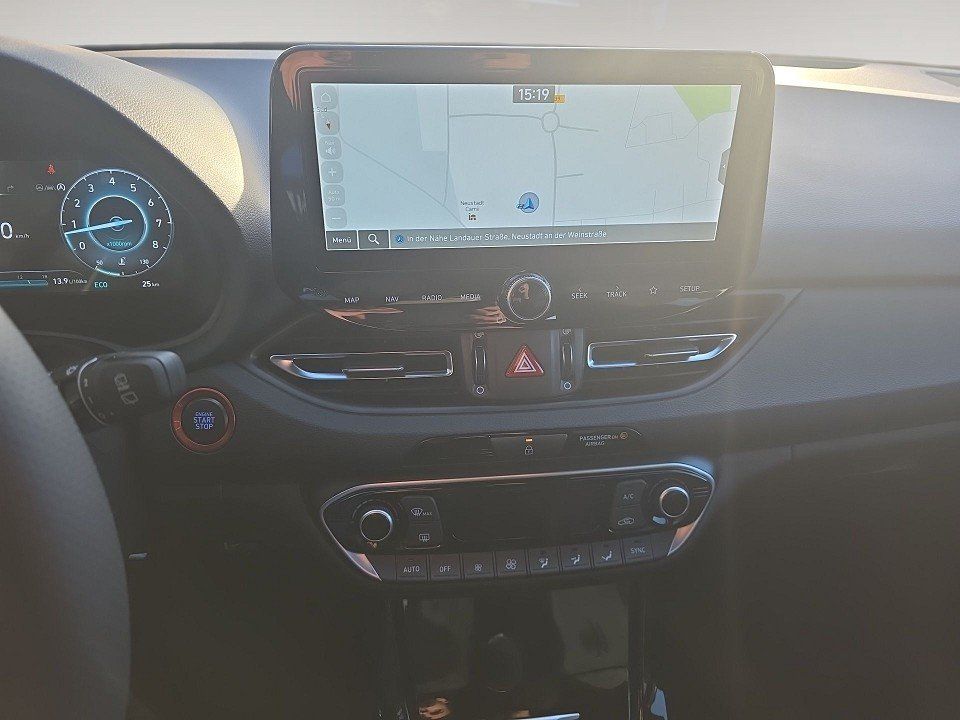 Fahrzeugabbildung Hyundai i30 1.5T 140PS N LINE Sitz Pano