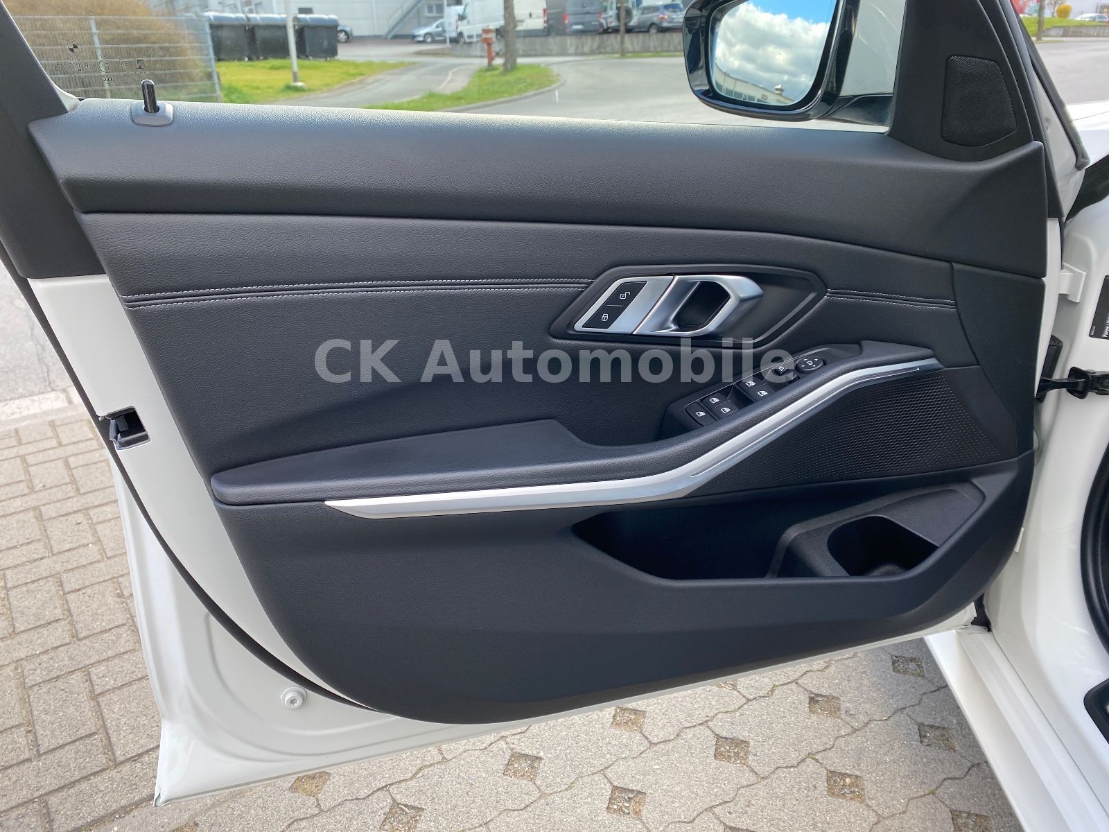 Fahrzeugabbildung BMW 320d Lim. M-Sport/Shadow-Line/Navi/Leder/LED/Kam