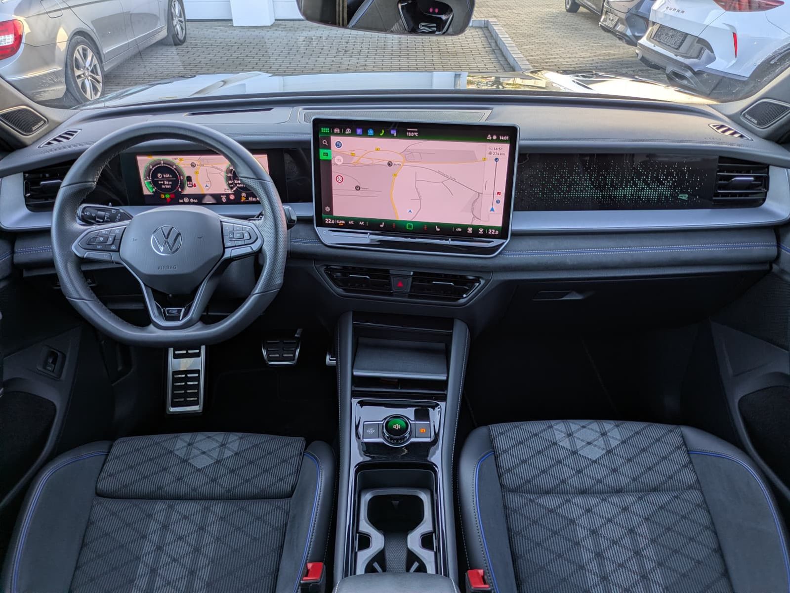 Fahrzeugabbildung Volkswagen Tayron 2.0 TDI 4M R-Line BLACK*7Si*MATRIX*PANO