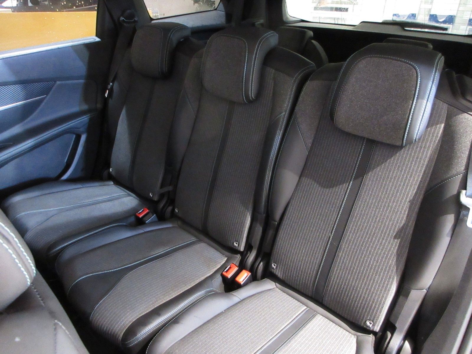 Fahrzeugabbildung Peugeot 5008 Allure 1.5D LED/NAVI/R´CAM/PDC/7-SITZ