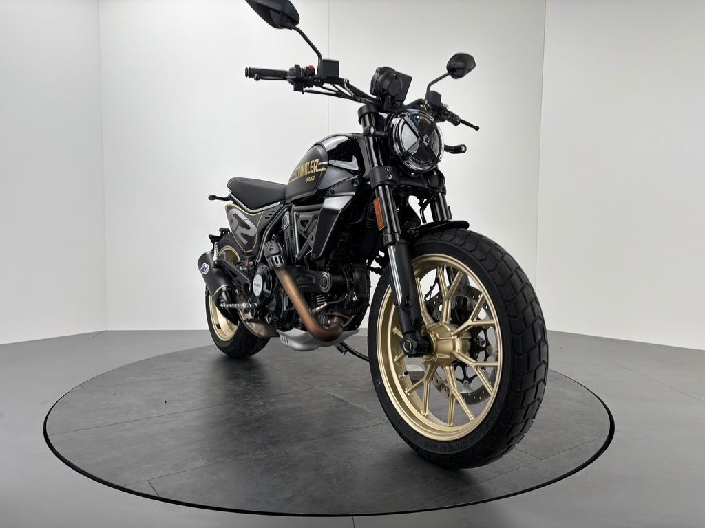 Fahrzeugabbildung Ducati SCRAMBLER FULL THROTTLE *NEUWERTIG *1. HAND