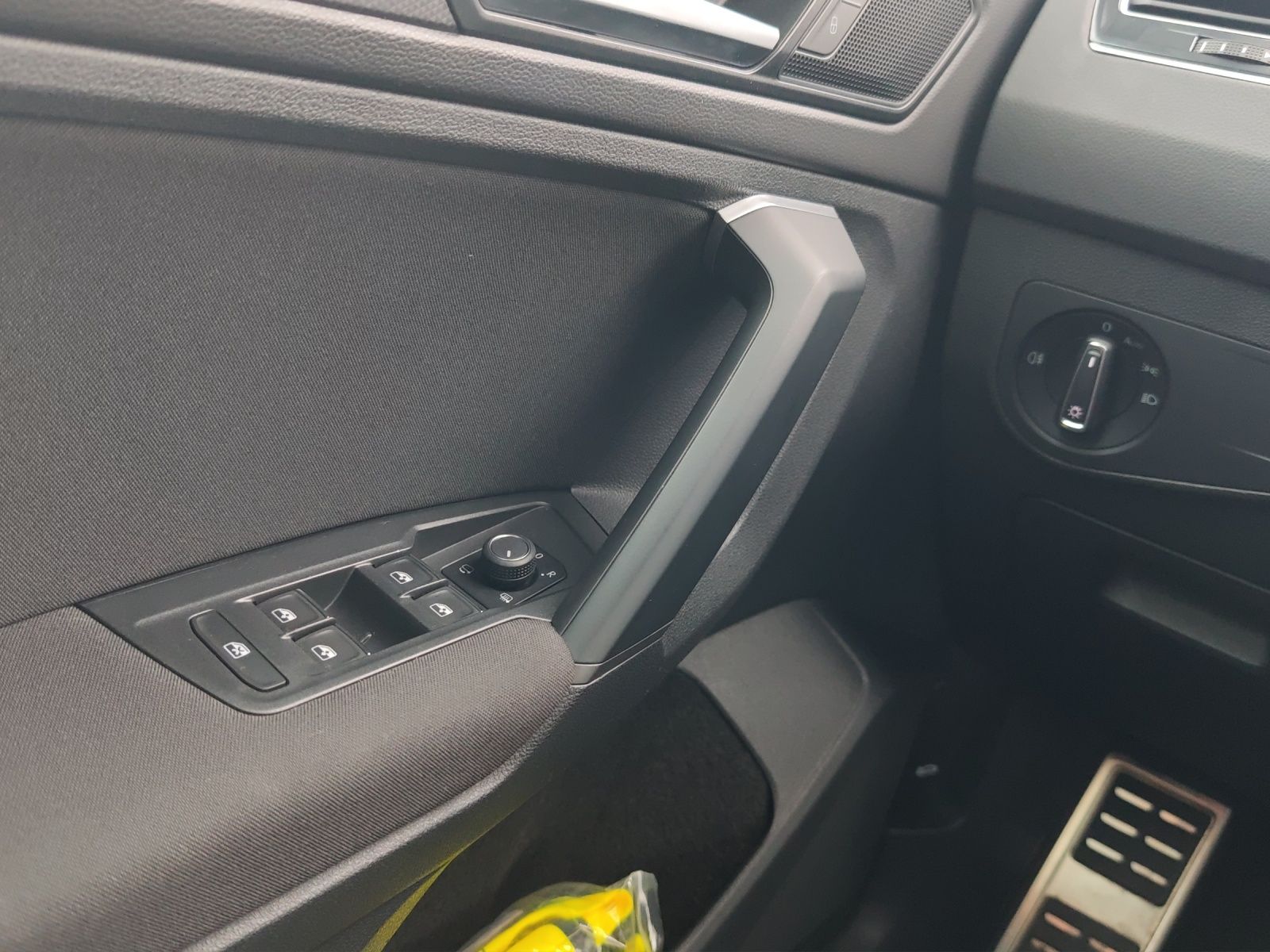 Fahrzeugabbildung Volkswagen Tiguan TDI Active DSG LED Navi ACC PDC SHZ