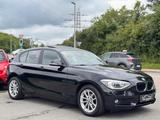 BMW 118d 1er Lim. Automatik/Navi/LED/Keyless/SHD/PDC - BMW 118 aus 2013