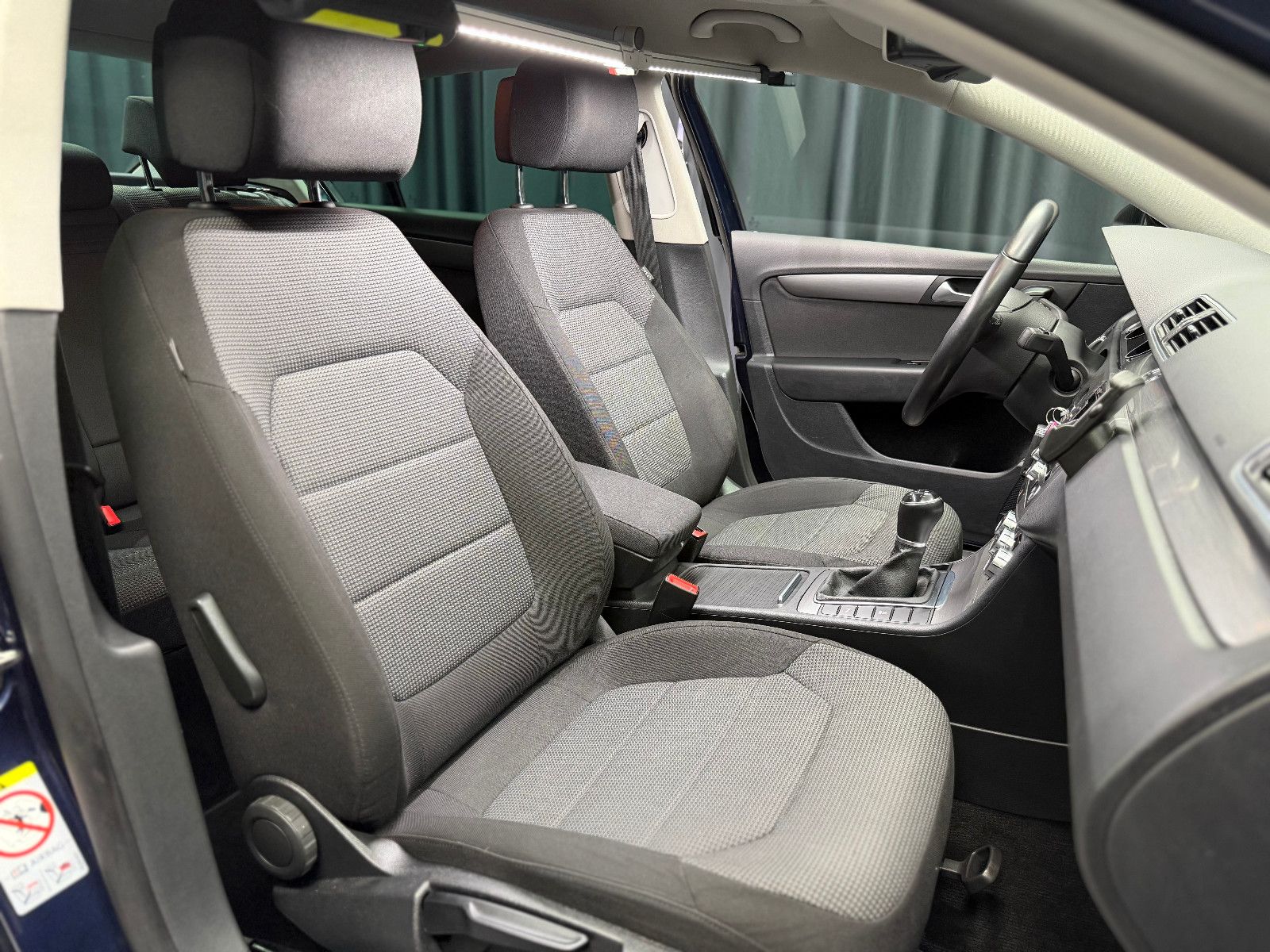 Fahrzeugabbildung Volkswagen Passat Lim. 2.0 TDI Comfortline|PDC|NAVI|AHK