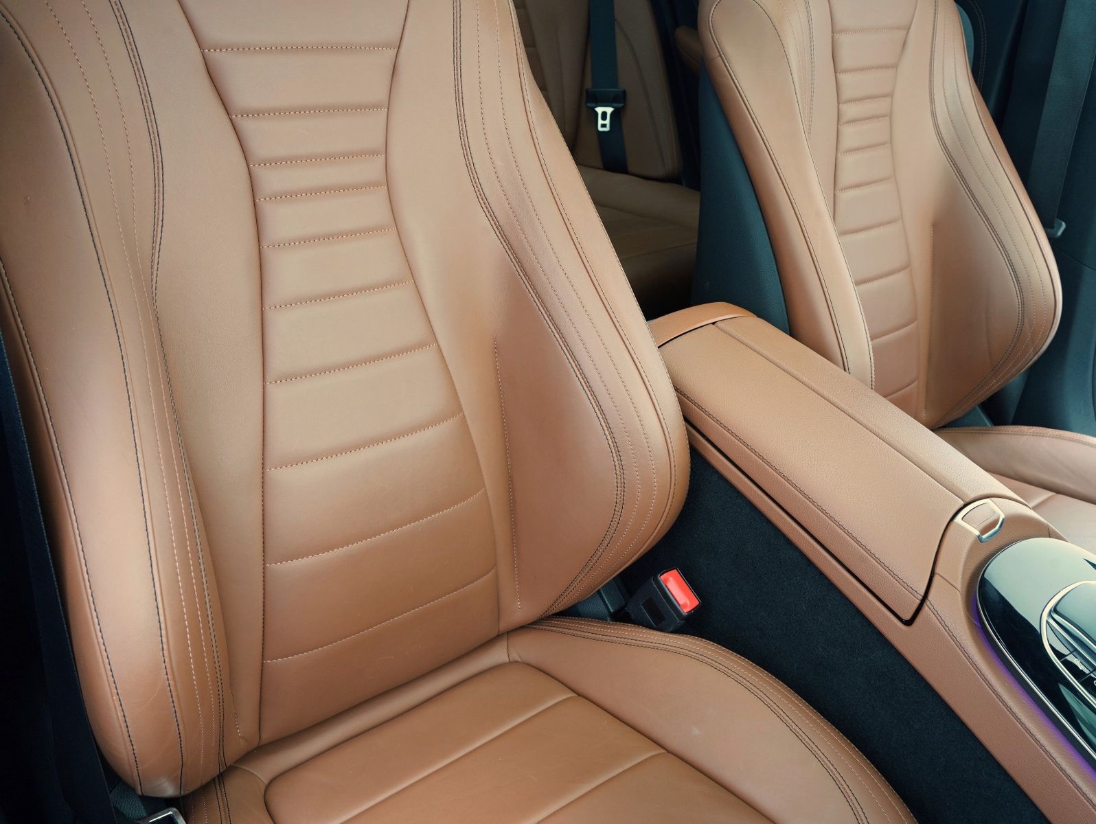 Fahrzeugabbildung Mercedes-Benz E 300 de T 4Matic AMG Line DISTRONIC/PANORAMA