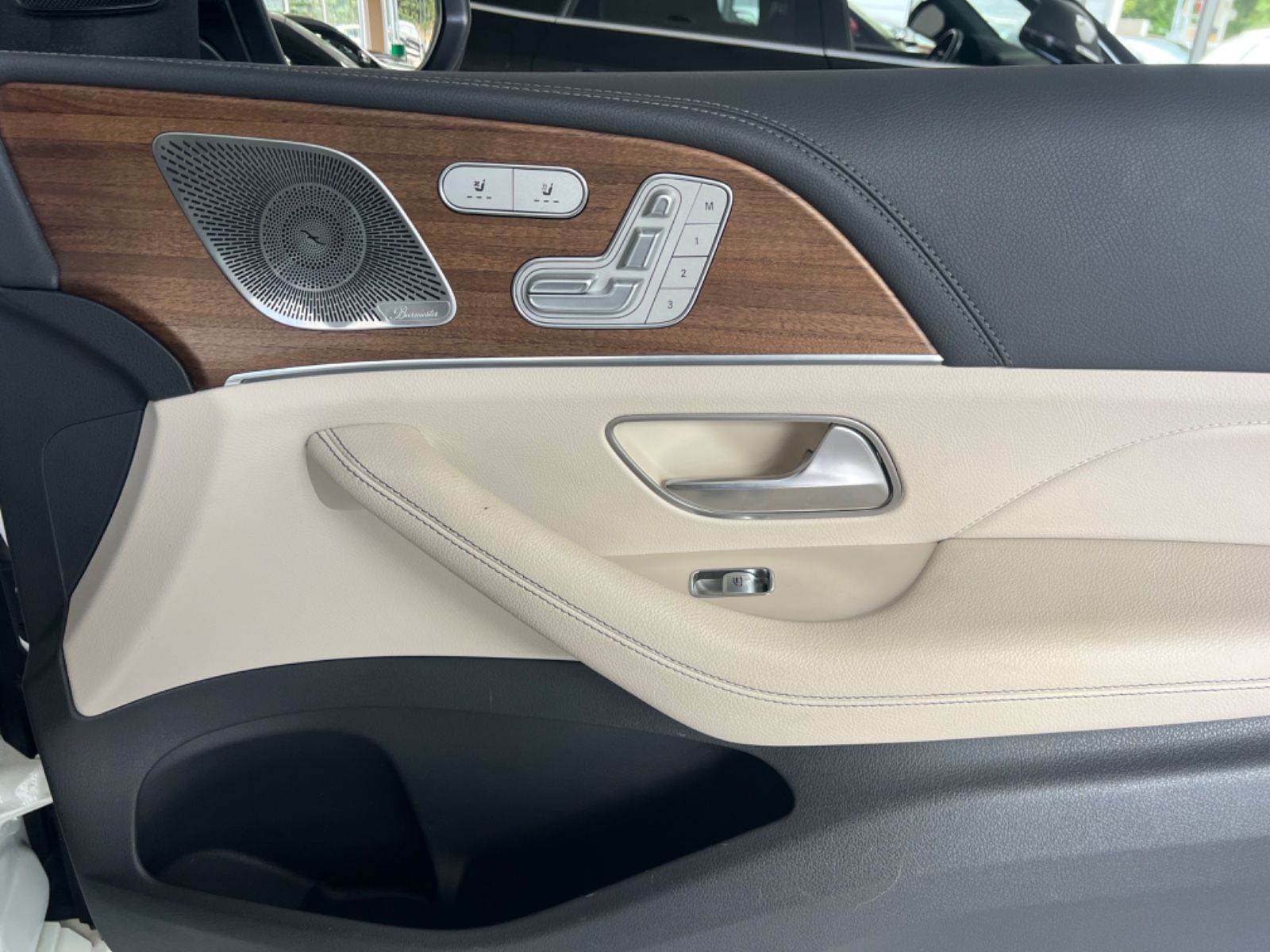 Fahrzeugabbildung Mercedes-Benz GLE 350 d 4Matic AMG Line PANORAMA*AHK*SITZBELÜF