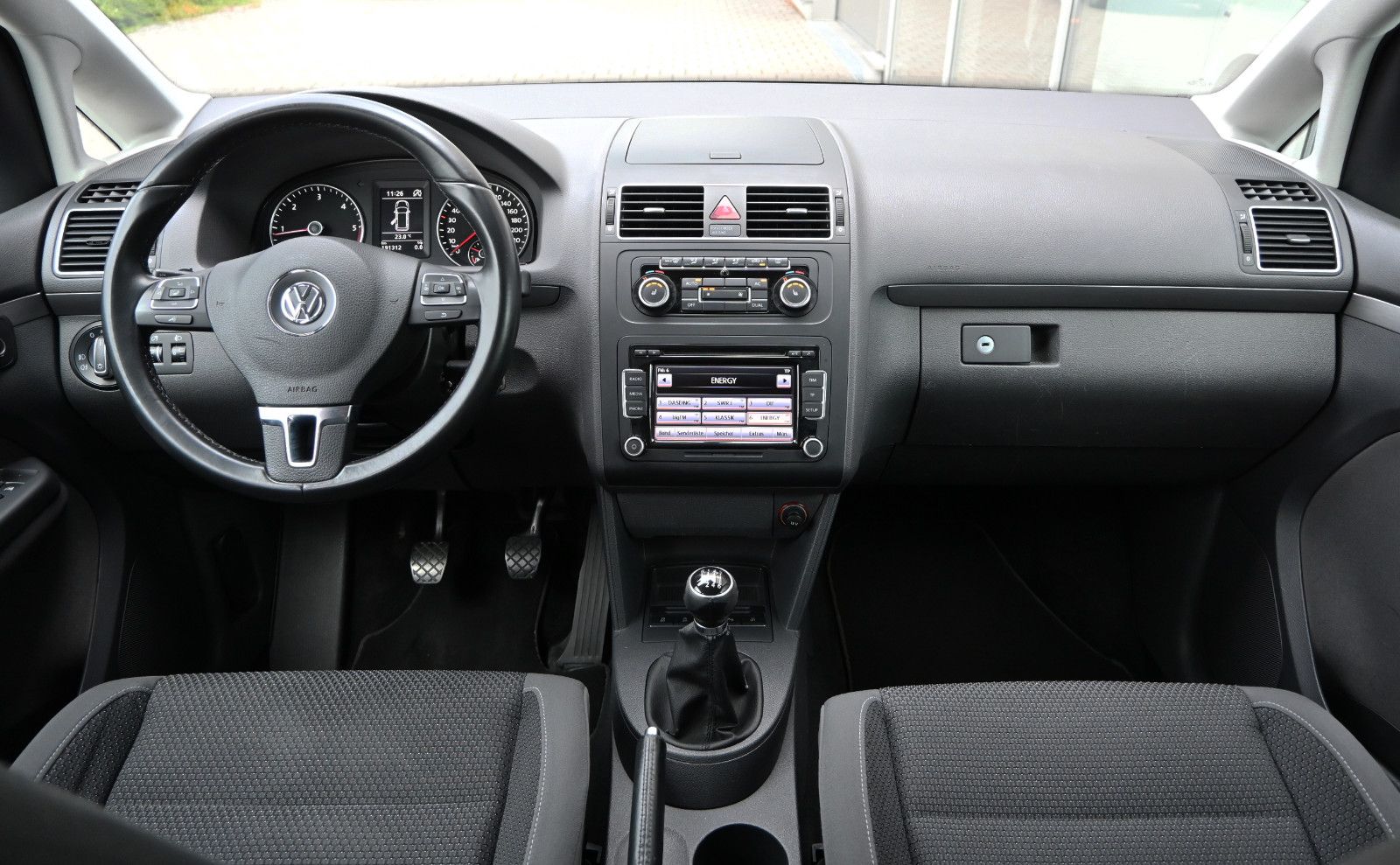 Fahrzeugabbildung Volkswagen Touran 1.6 TDI Comfortline °7-SITZE°KAMERA°02.28