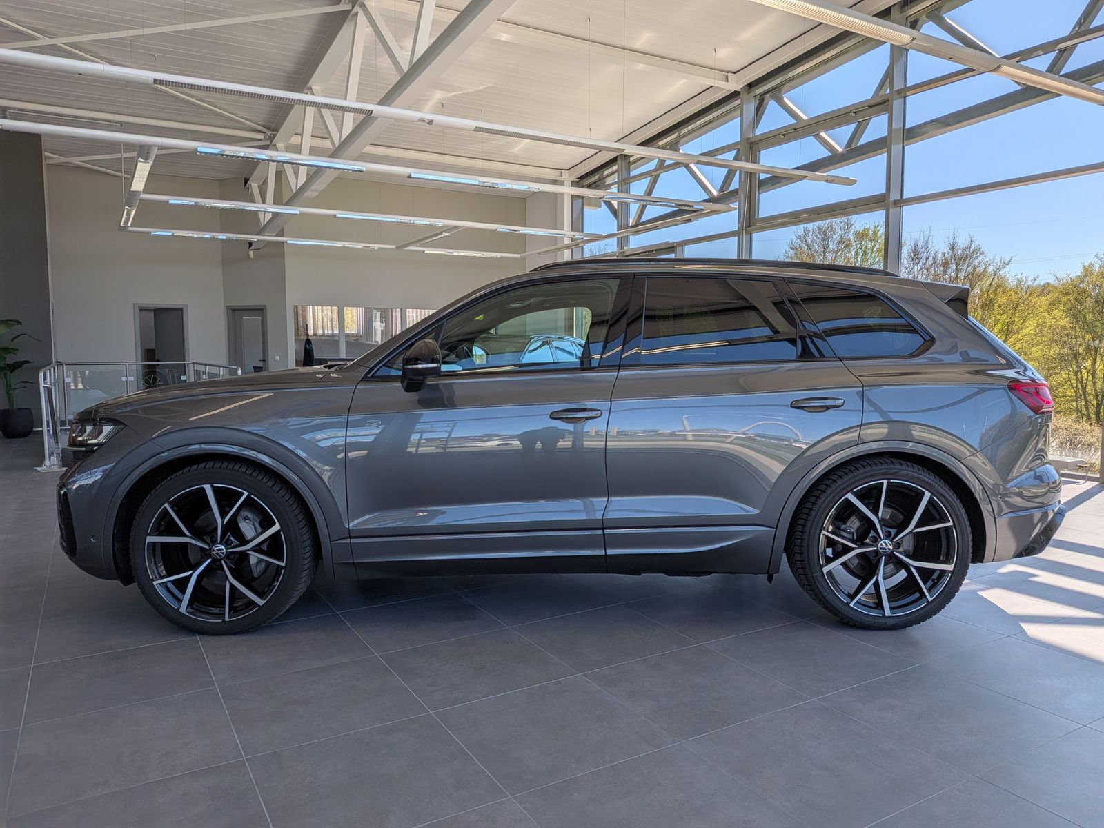 Fahrzeugabbildung Volkswagen Touareg 3.0TDI 4M R-Line VOLL Black 22" UPE 114T