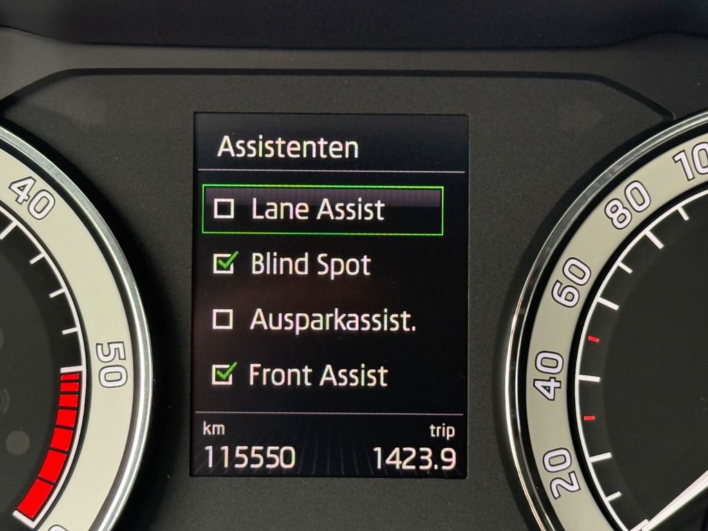 SKODA Superb – Bild 12 von 25