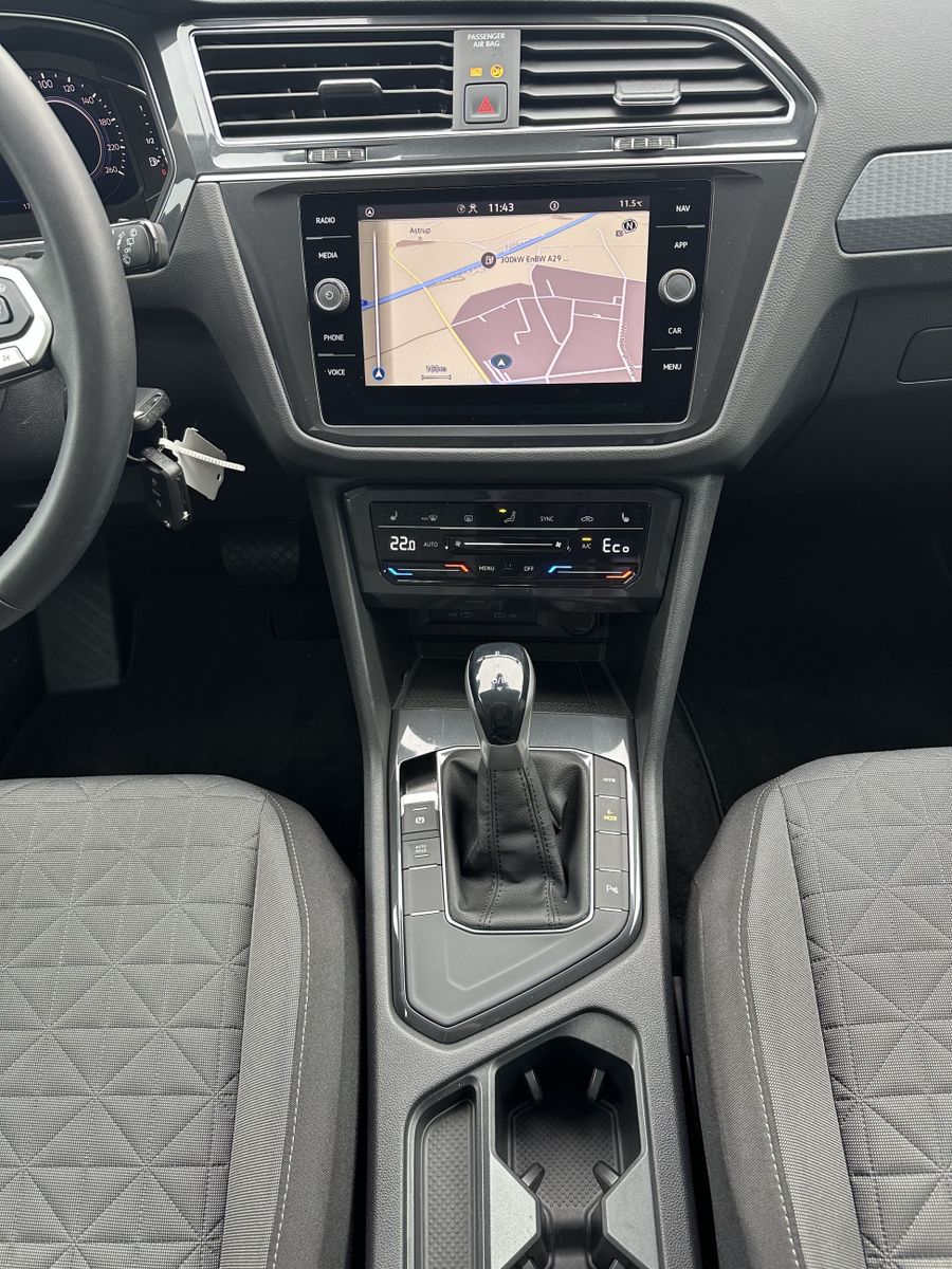 Fahrzeugabbildung Volkswagen Tiguan 1.4 TSI eHybrid Life NAV+LED+CARPLAY+ACC