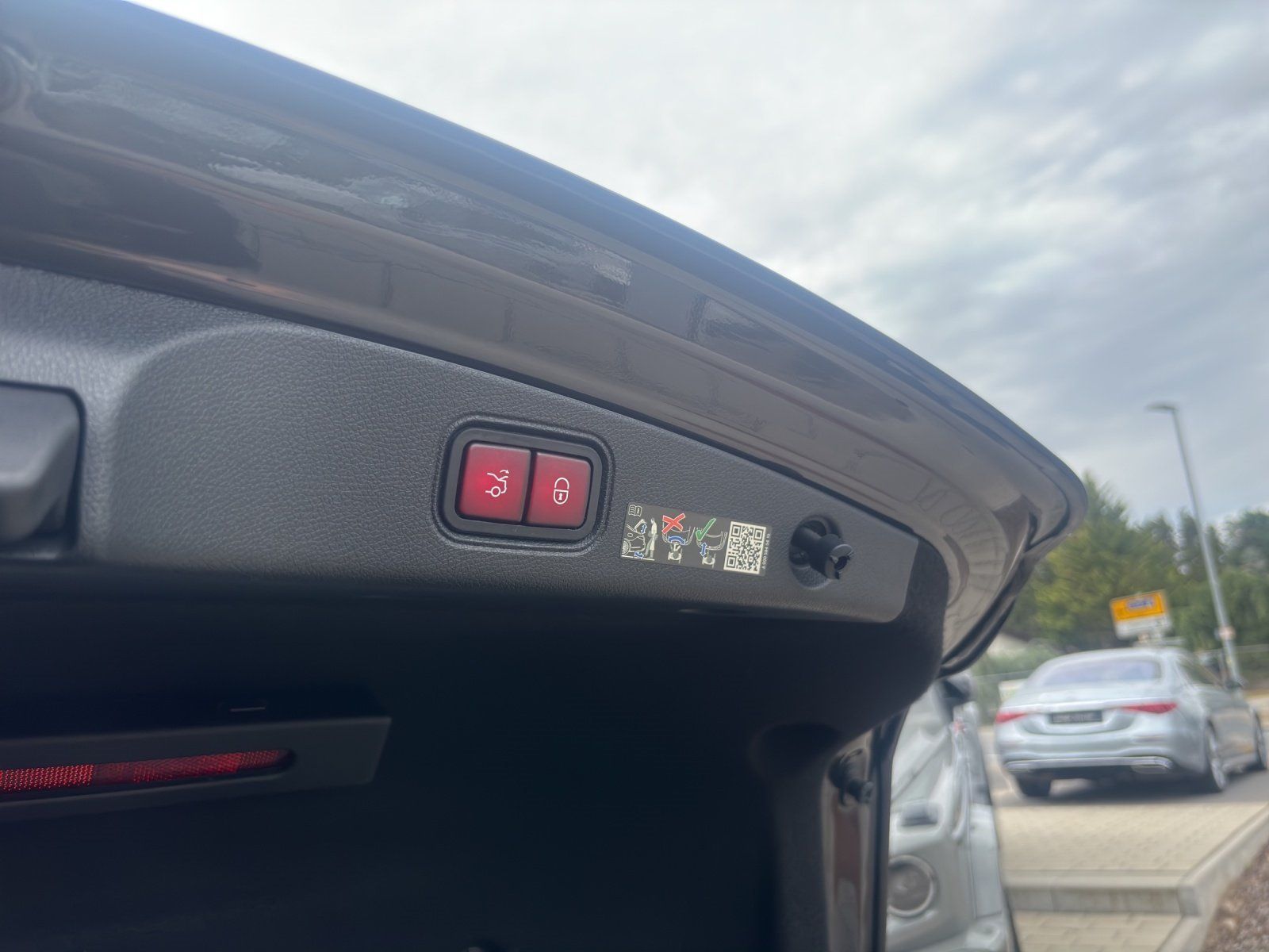 Fahrzeugabbildung Mercedes-Benz E 400 d 4M Cpé AMG Massage DISTRO Burm ABC KeyGo
