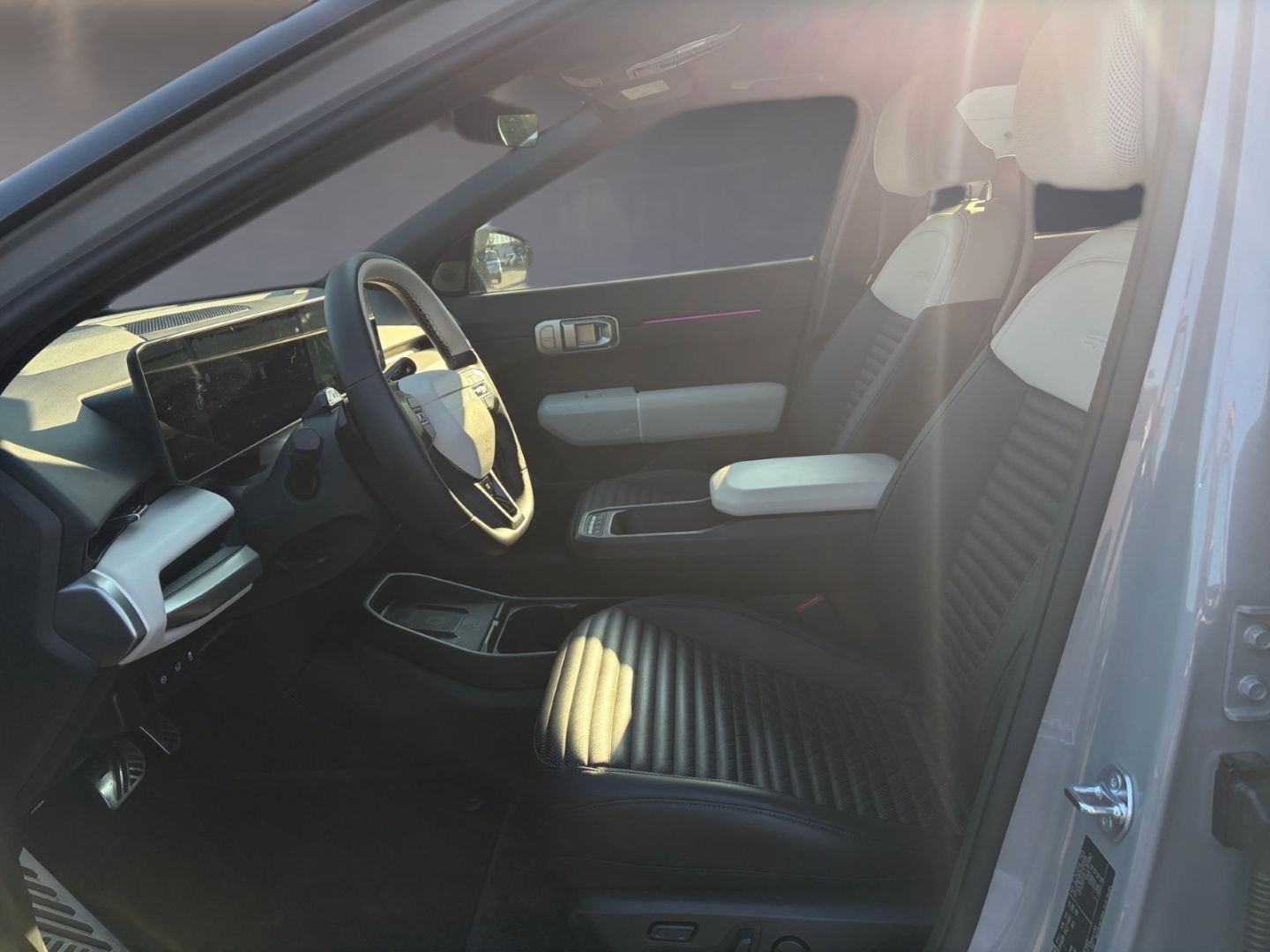 Fahrzeugabbildung Kia EV4 (CT) 150 kW GT-Line Navi Soundsystem LED App