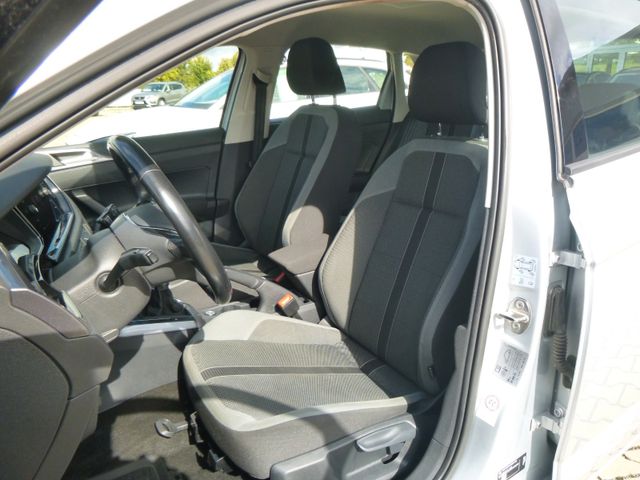 Fahrzeugabbildung Volkswagen Polo VI Highline >95 PS/Navi/Sitzheiz/PDC<