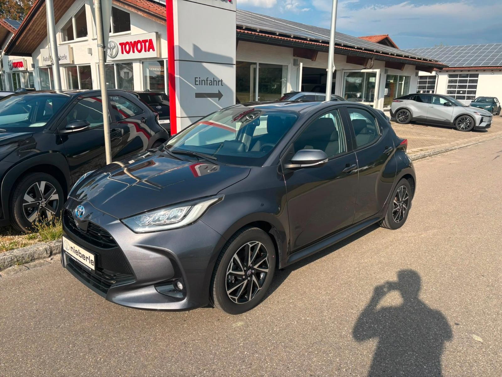 Toyota Yaris Hybrid Team D + Comfort-Paket *8-fach,LED*