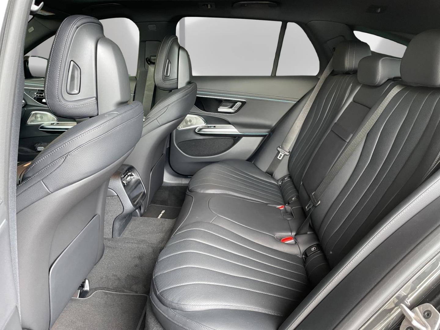 Mercedes-Benz E 220 d 4MATIC T-Modell AMG AHK-klappbar El. Pan