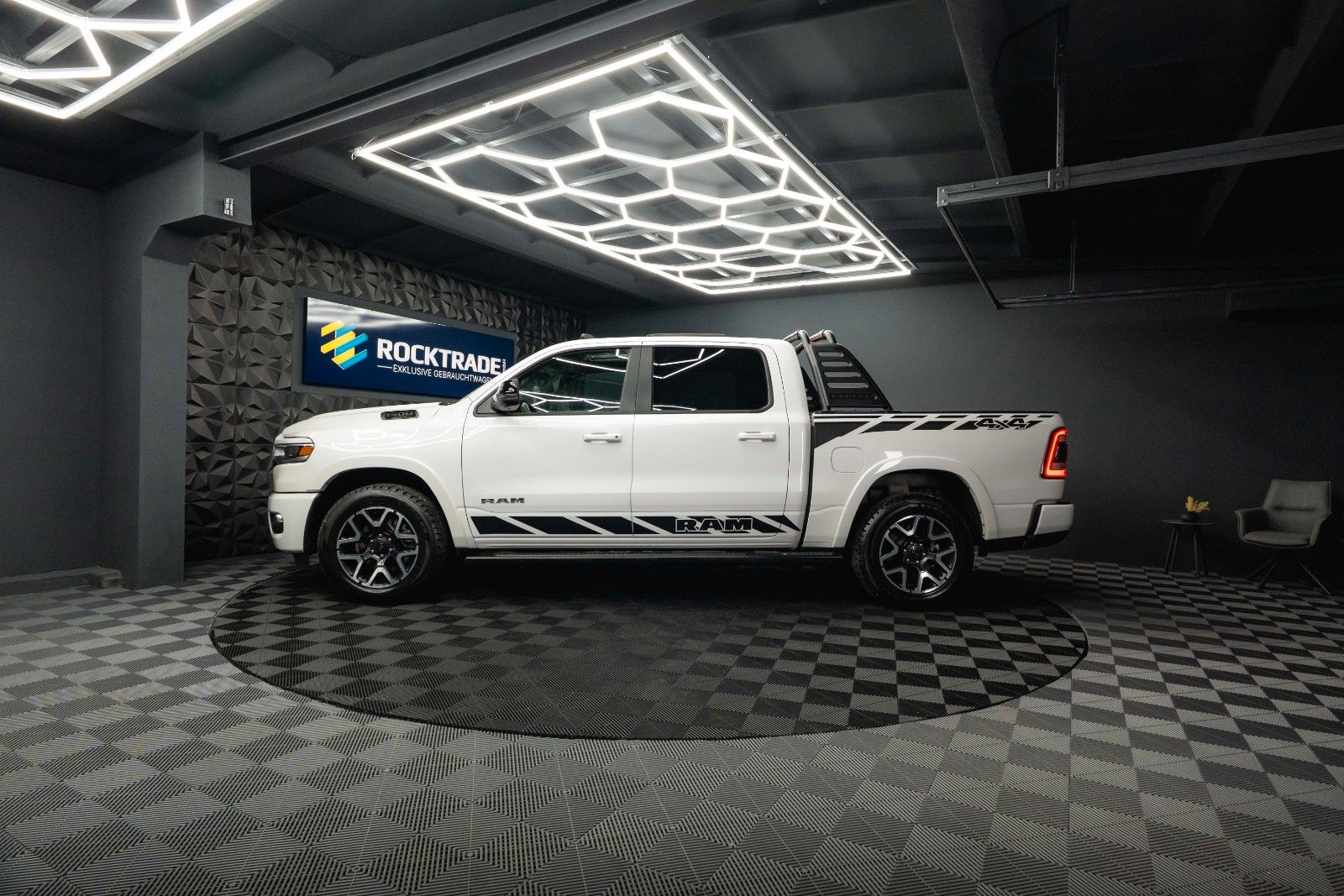 Fahrzeugabbildung Dodge RAM 3.0 MY 25 TWIN TURBO LARAMIE Night Pano ACC