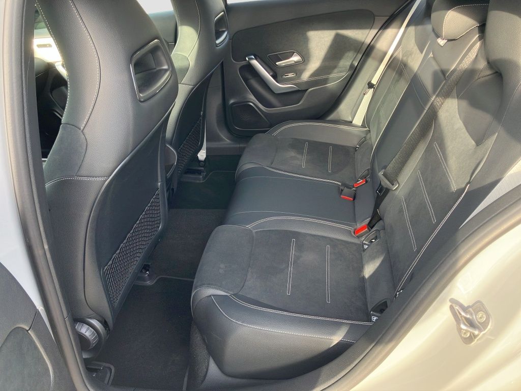 Fahrzeugabbildung Mercedes-Benz A 200 Kompaktlimousine AMG Line*Night Paket*LED
