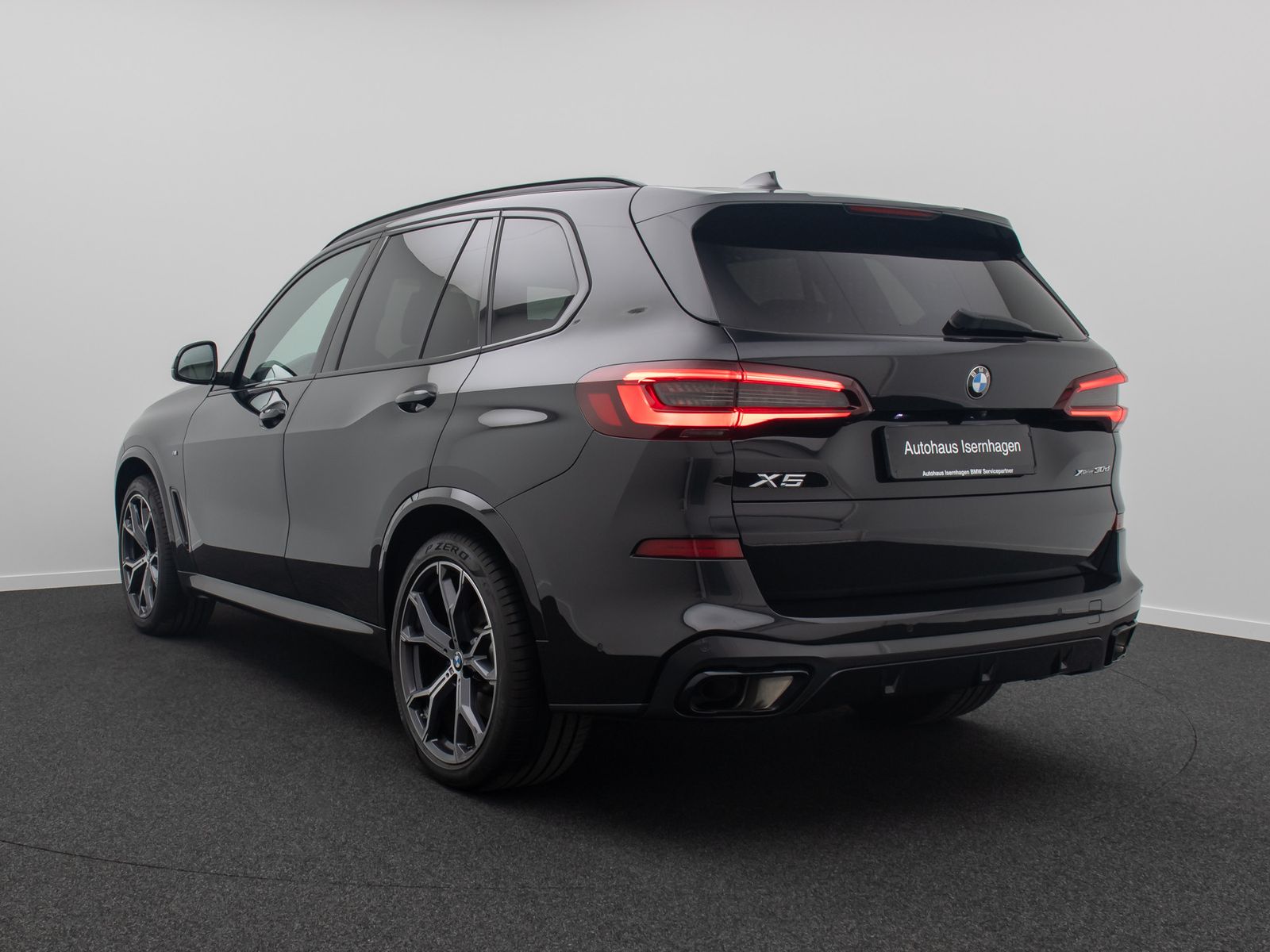 Fahrzeugabbildung BMW X5 xD30d M Sport Panorama HUD DispKey Individual