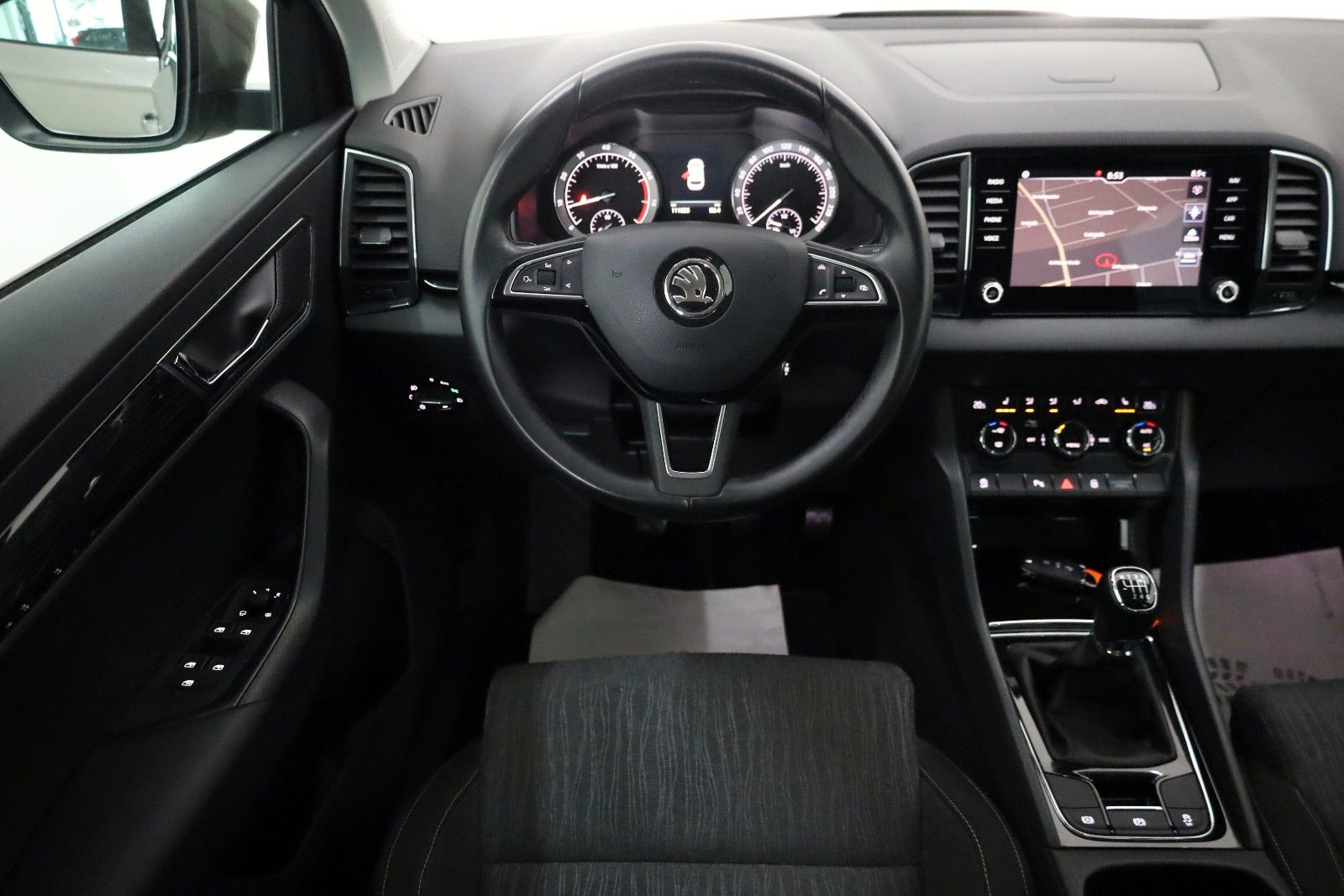 Fahrzeugabbildung SKODA Karoq Style Navi,LED,Kamera,SH,PDC,SR+WR,AHK