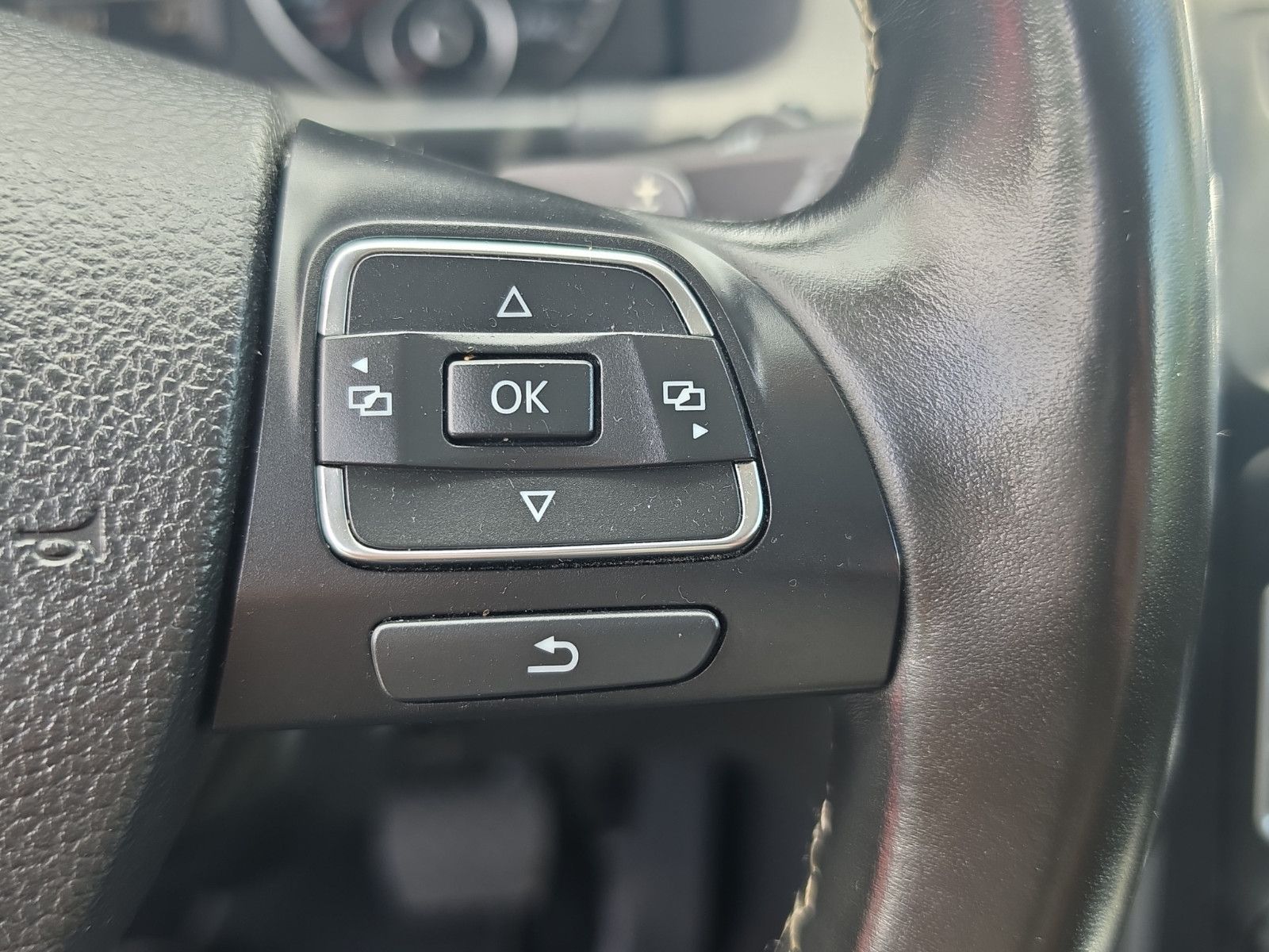 Fahrzeugabbildung Volkswagen Touran Match AUTOMATIK LEDER  PDC SHZ PDC