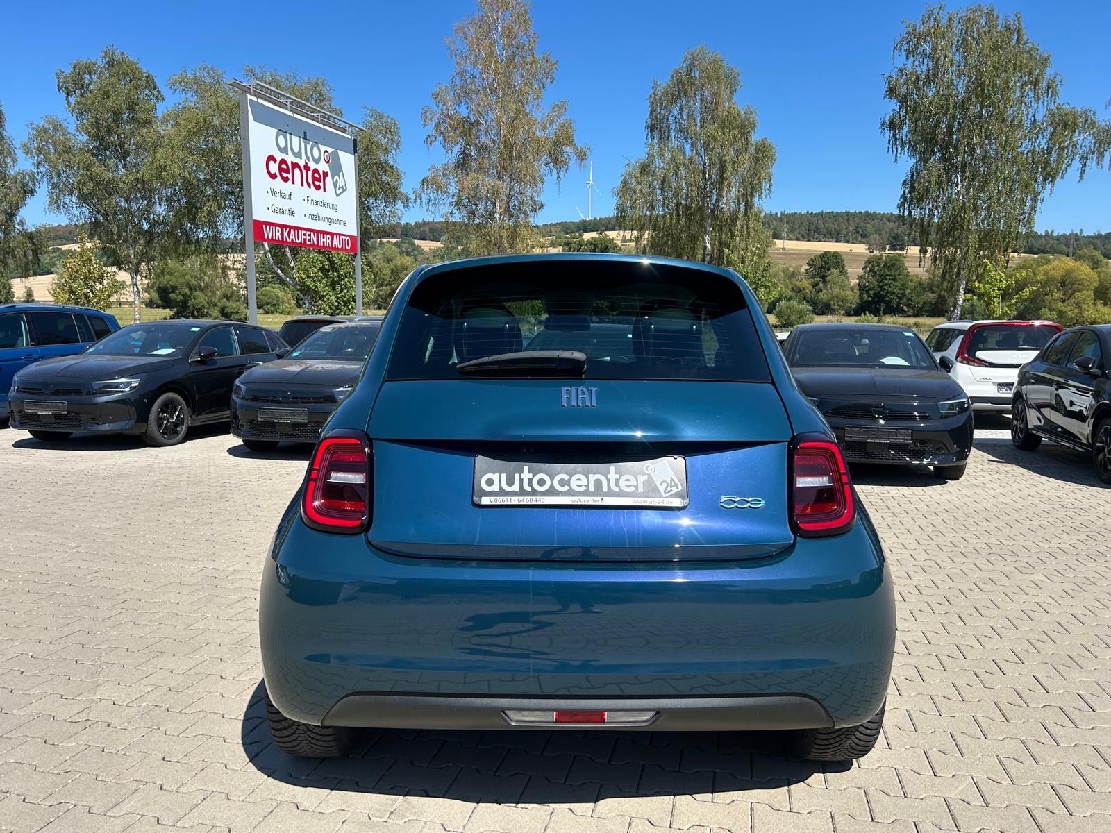 Fahrzeugabbildung Fiat 500e°Style Paket°42 kWh°Alu°Navi°1.Hnd°SOH 97,5%