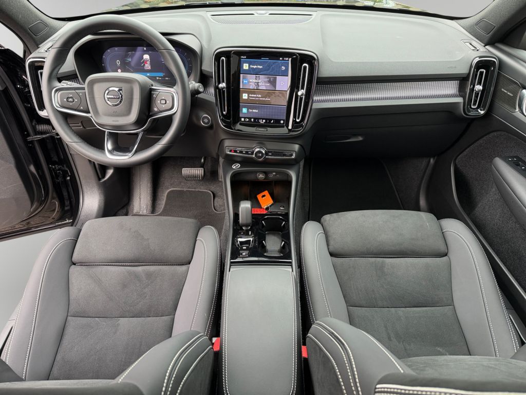 VOLVO XC40 B3 B DKG Ultra Black Edition RFK NAVi Winte VOLVO XC40 B3 B DKG Ultra Black Edition RFK NAVi Winte