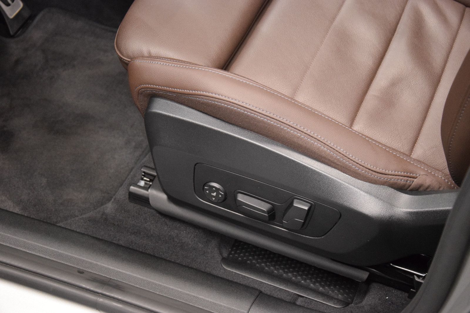 Fahrzeugabbildung BMW X1 23d xDrive M Sport Leder HuD Pano NP: 73.030€