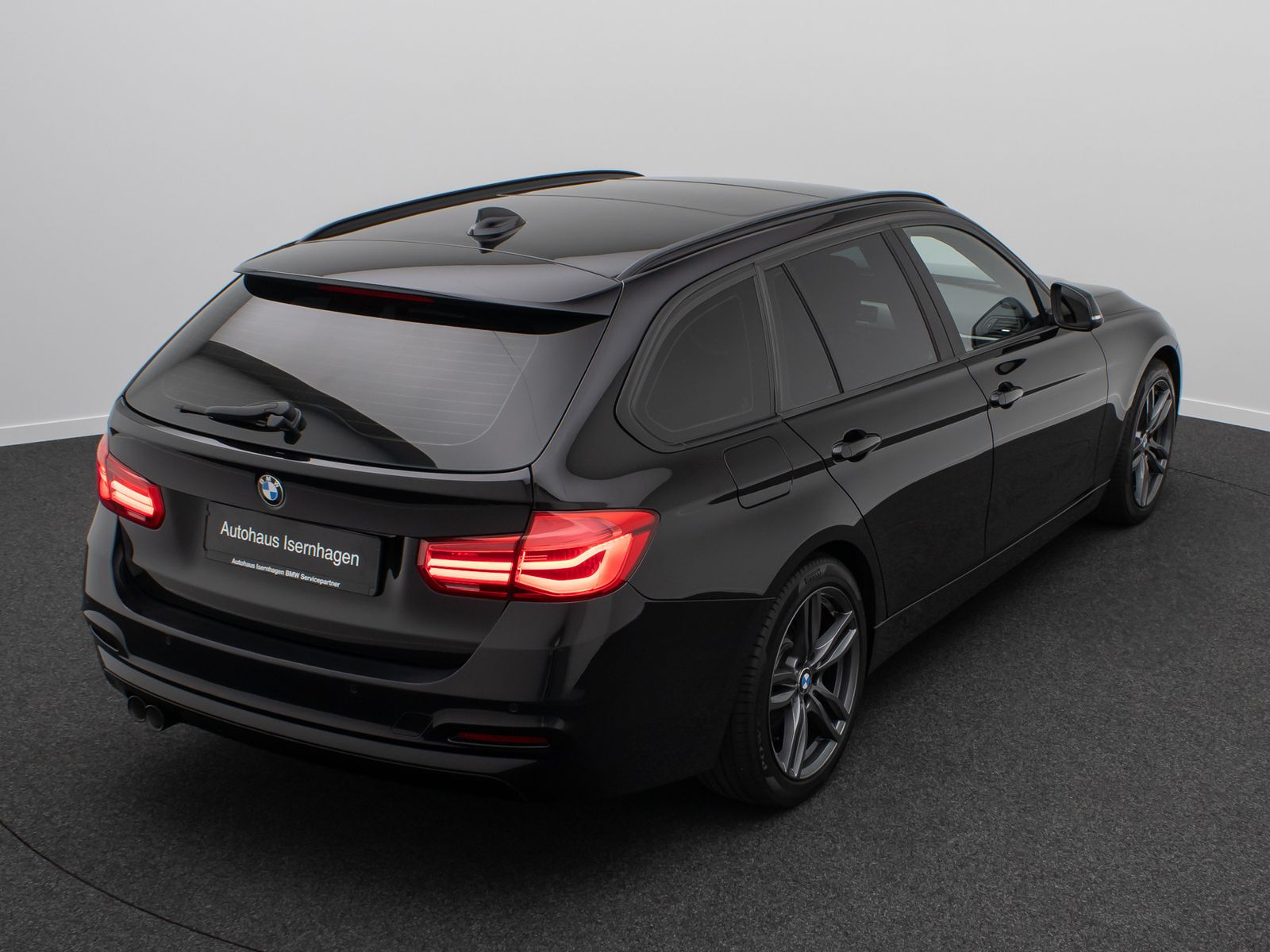 Fahrzeugabbildung BMW 320d GeschwindigReg PDC Panorama LED Sportsitz