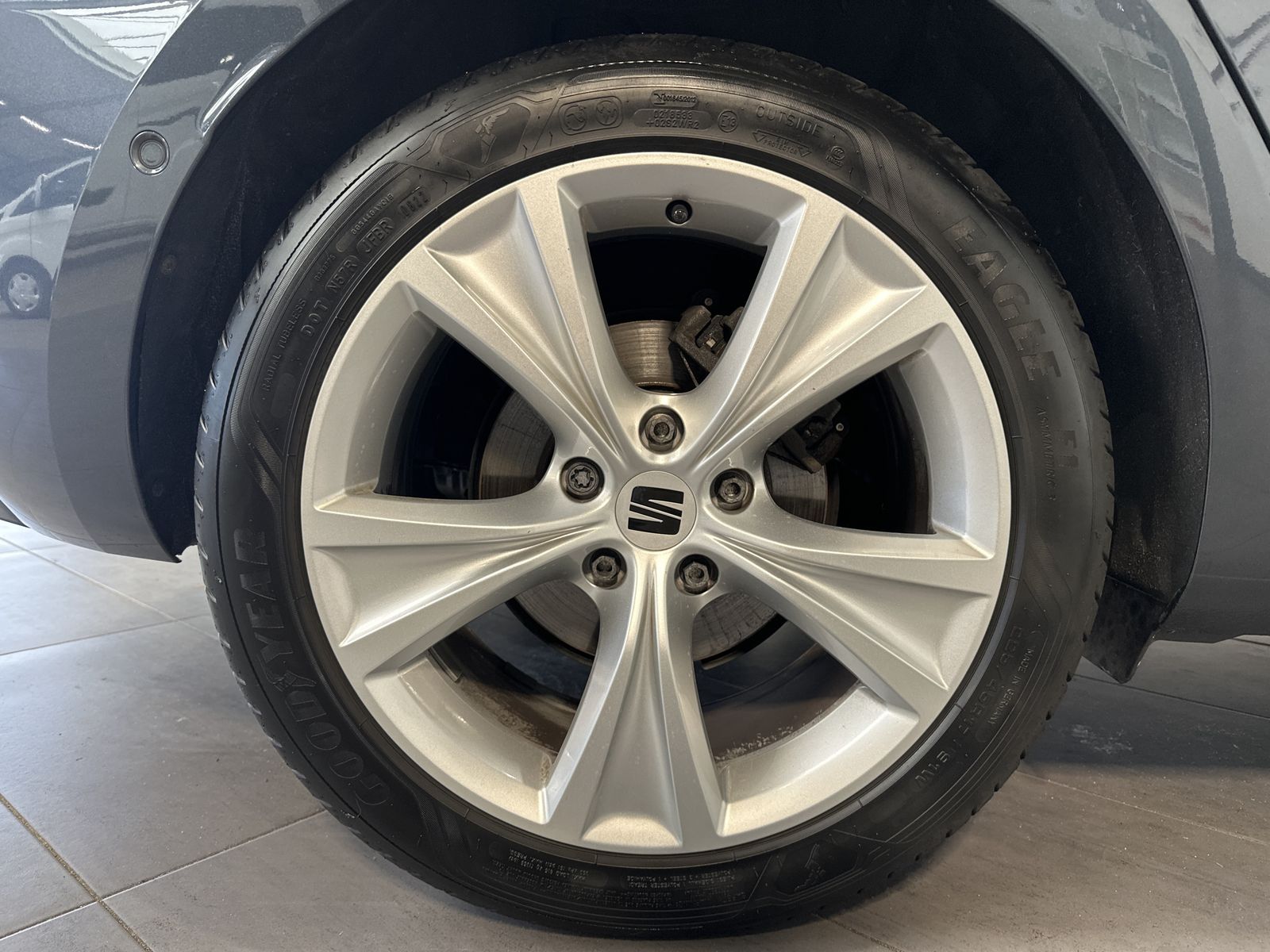Fahrzeugabbildung SEAT Leon 2.0 TDI DSG FR NAV+LED+ACC+CARPLAY+17ZO+1HD