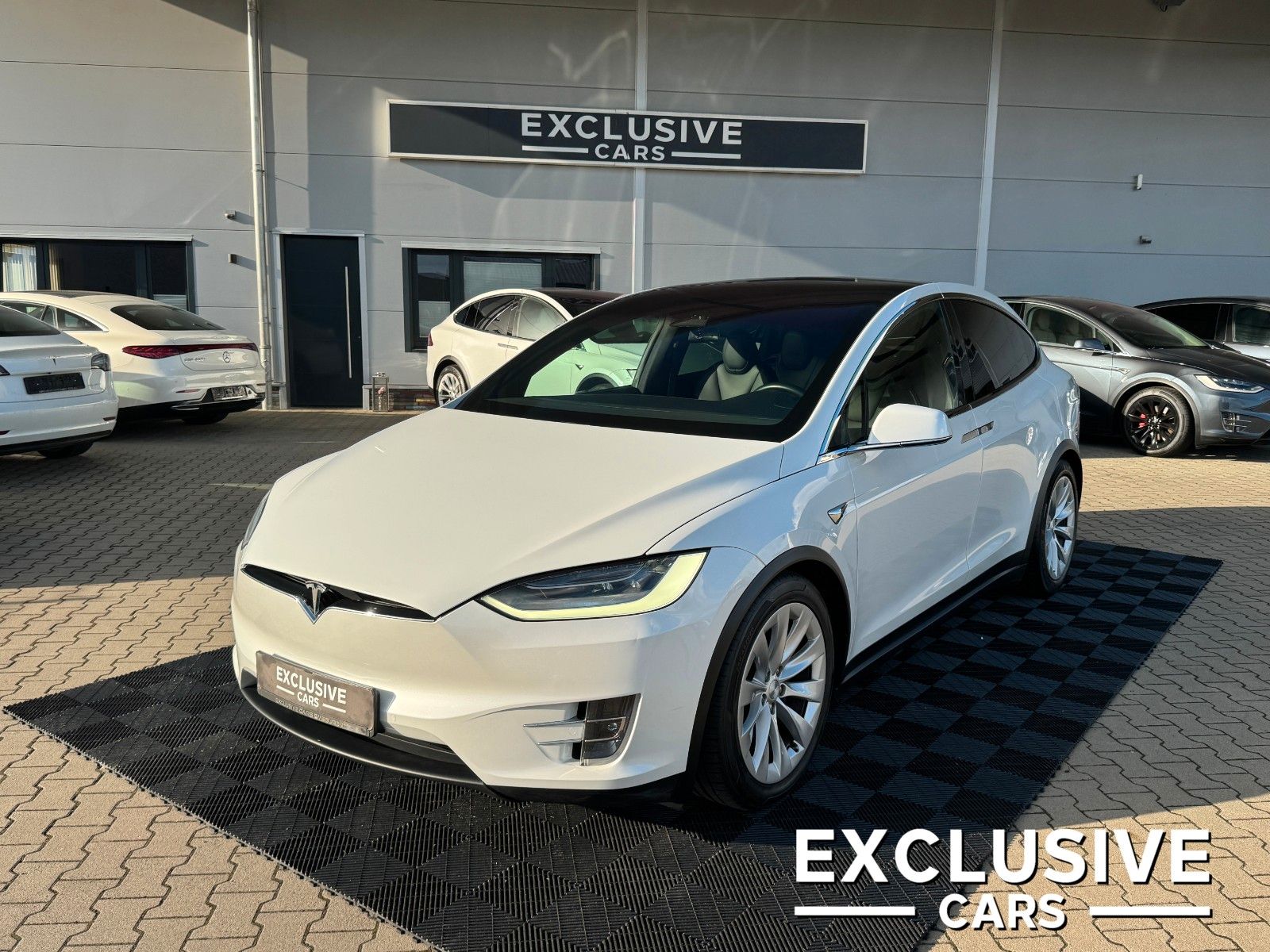 TESLA Model X