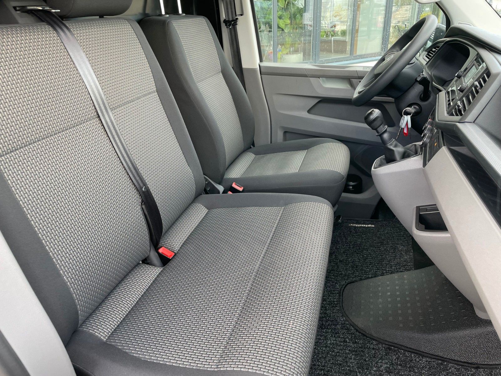 Fahrzeugabbildung Volkswagen T 6.1 Transporter  2.0 TDI  Klima PDC