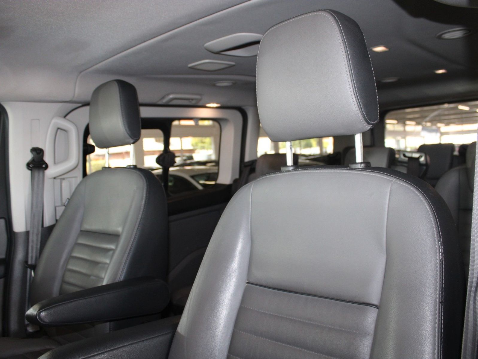 Fahrzeugabbildung Ford Tourneo Custom Titanium Aut. 8-Si STDZ LEDER AHK