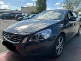 Volvo S60 2.4 D5 Kinetic Lim.|1.Hand|AHK|DSTC|Xenon - Volvo S60: 2.4