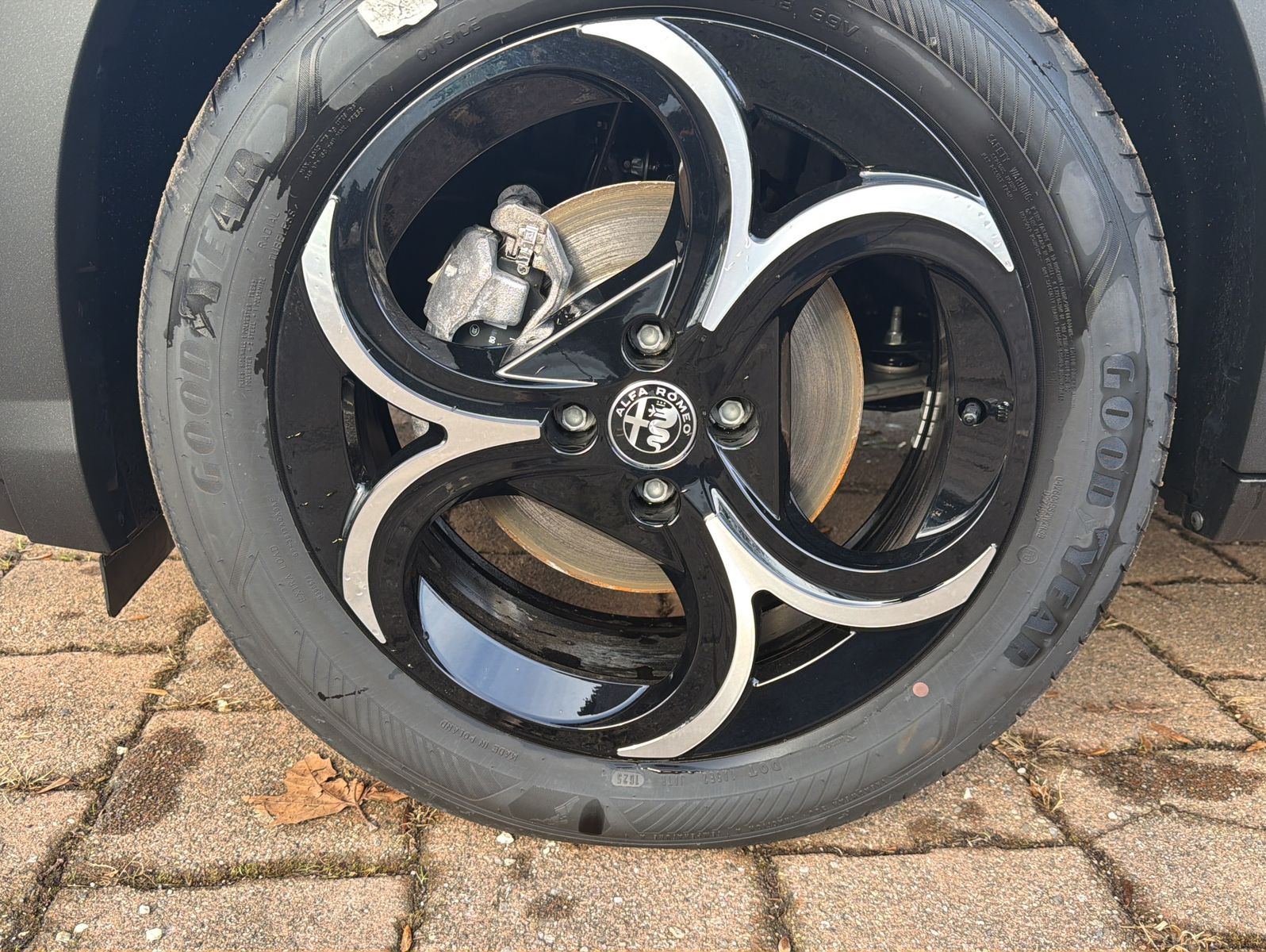 Fahrzeugabbildung Alfa Romeo Junior Ibrida 1.2 VGT 48V-Hybrid 100 kW Speciale