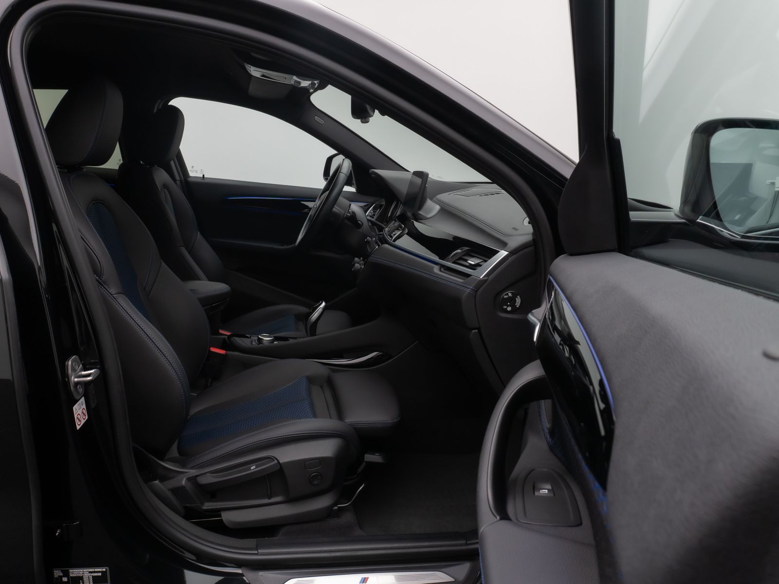 Fahrzeugabbildung BMW X2 sD20i M Sport HUD DAB HiFi Parkassist Komort