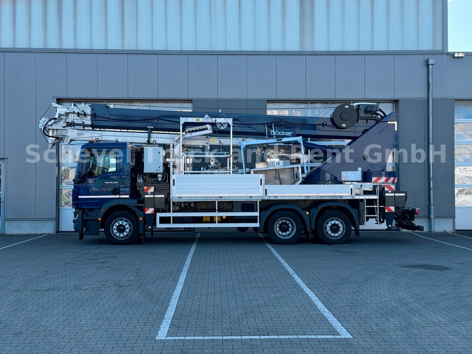 Fahrzeugabbildung MAN TGM 26.320 BL 6x2 BÖCKER AK 46/6000 + JIB Kran