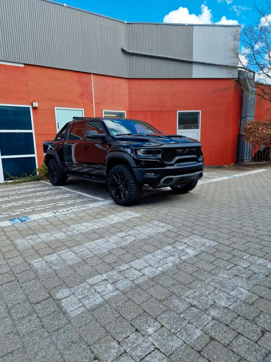 Fahrzeugabbildung Dodge RAM 1500 TRX 6.2 V8 *KOMPR."V-Max"24 Zoll*Bügel