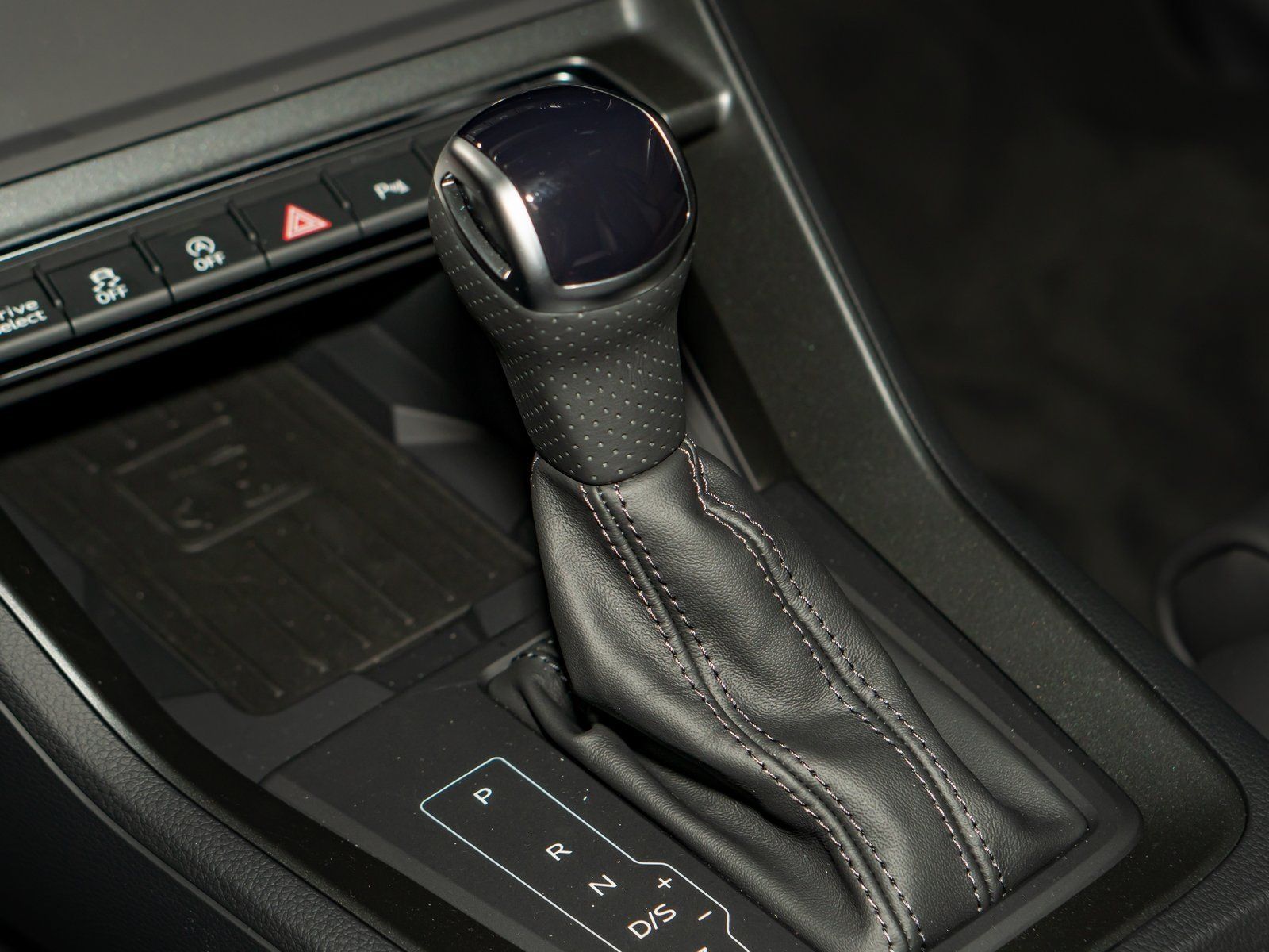 Fahrzeugabbildung Audi RS Q3 SB Essential Garantie`28 im Kundenauftrag