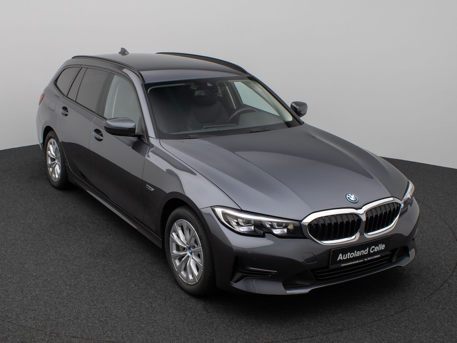 Fahrzeugabbildung BMW 330e DAB HiFi PDC DrivingAssist Alarm Sport LED