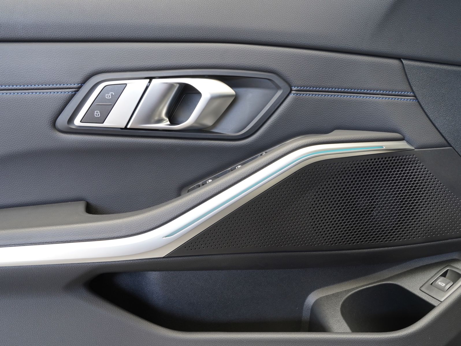 Fahrzeugabbildung BMW 320 i Touring M Sport SHADOW/WIDE/HEADUP/PANO