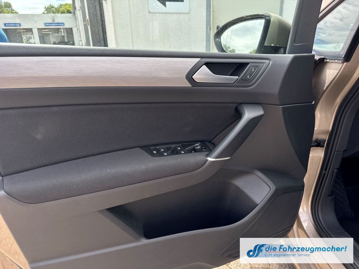 Fahrzeugabbildung Volkswagen Touran Comfortline BMT Start-Stopp AHK-klappbar