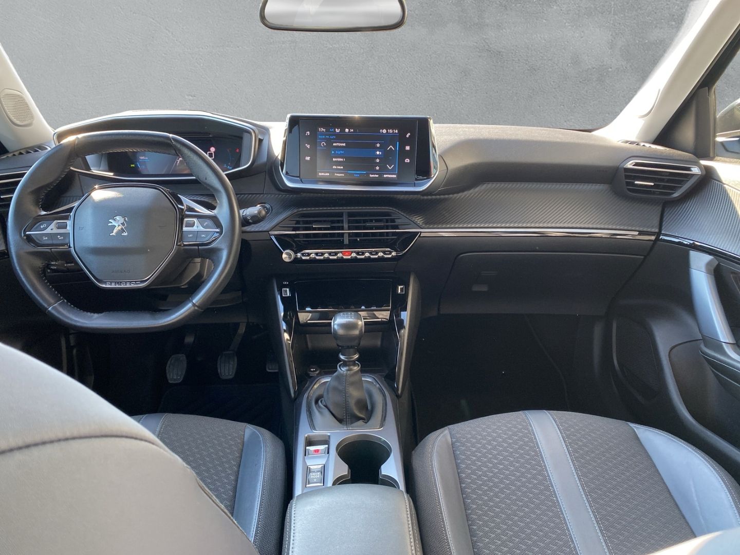 Fahrzeugabbildung Peugeot 2008 Allure 1.2 PureTech 130 EU6d