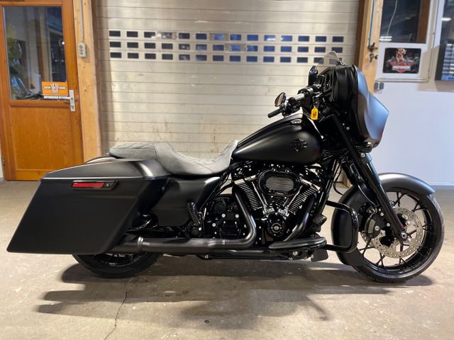 Harley-Davidson FLHXS Street Glide Special ALL BLACK