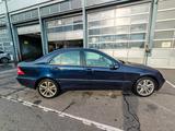 Mercedes-Benz 320 - blaue Mercedes-Benz 320