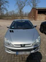 Peugeot Kleiner Flitzer Peugeot 206cc - Peugeot 206 mit Anhängerkupplung