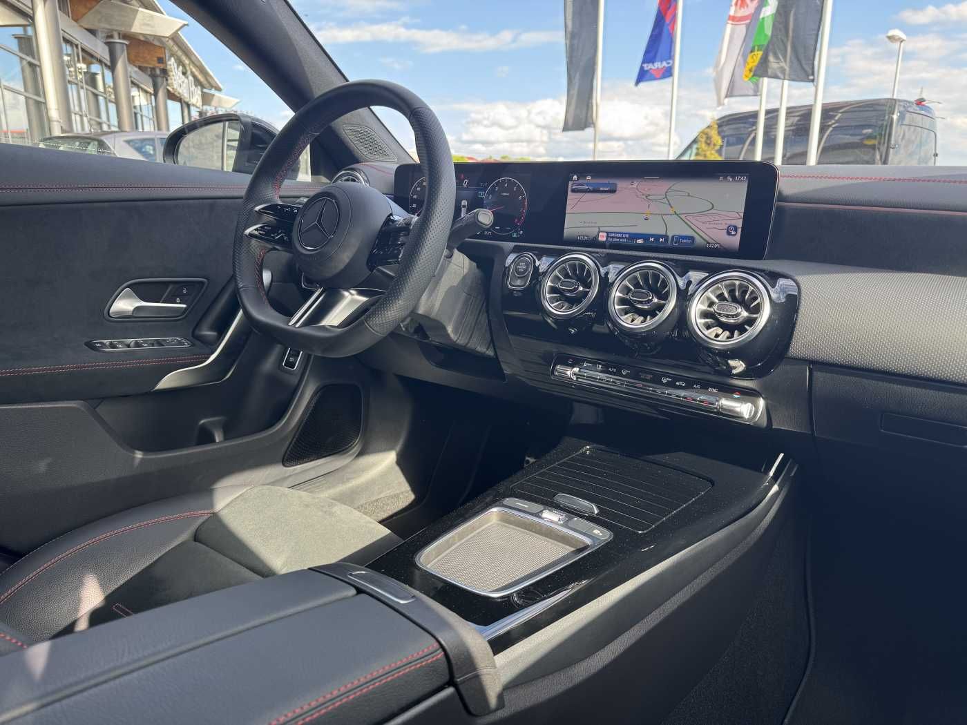 Fahrzeugabbildung Mercedes-Benz CLA 180 Shooting Brake+AMG+Distr+AHK+RFK+
