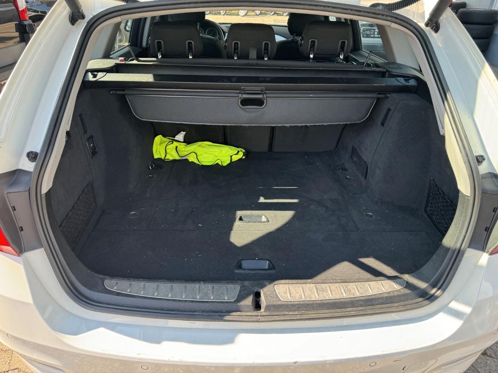 BMW 320 2015 — photo 12