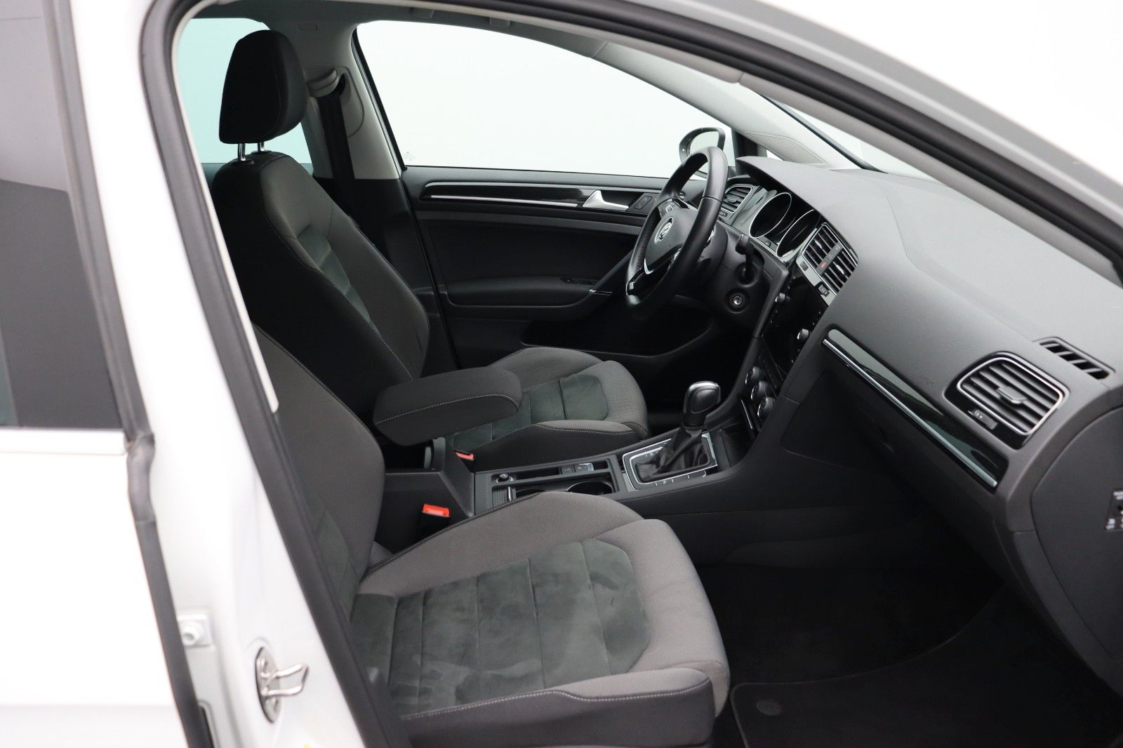 Fahrzeugabbildung Volkswagen Golf VII Variant 1.5 DSG Highline