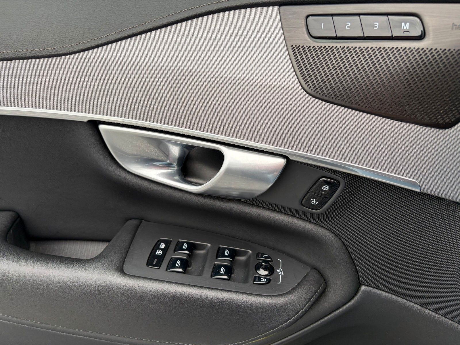 Fahrzeugabbildung Volvo XC 90 Plus Bright AWD