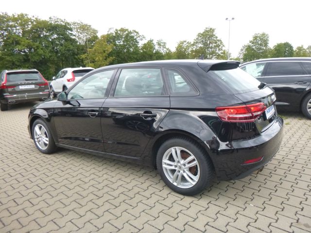 Fahrzeugabbildung Audi A3 Sportback 35 TFSI >AUT/NAV/Sitzheiz/Einparkh<